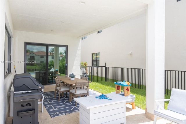 11826 SW 13th Ct, Pembroke Pines, FL 33025