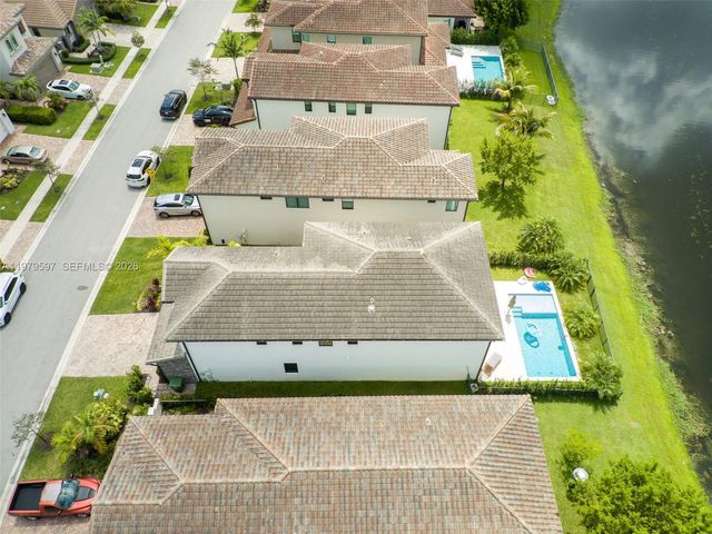 11826 SW 13th Ct, Pembroke Pines, FL 33025