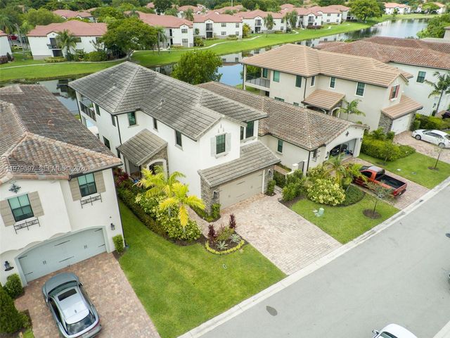 11826 SW 13th Ct, Pembroke Pines, FL 33025