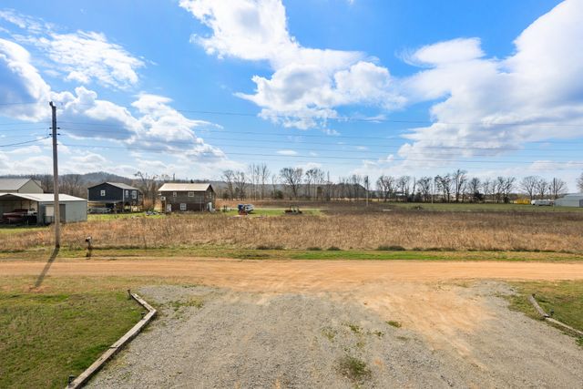 168 Mackin Rd, Linden, TN 37096