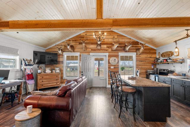 168 Mackin Rd, Linden, TN 37096