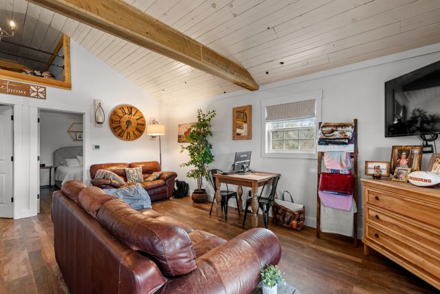 168 Mackin Rd, Linden, TN 37096