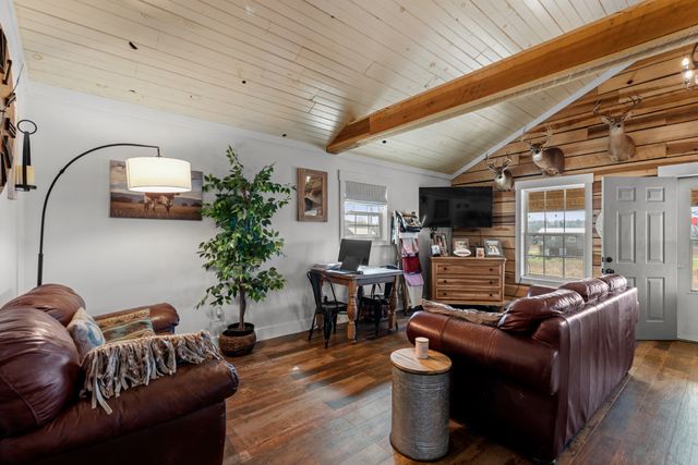 168 Mackin Rd, Linden, TN 37096