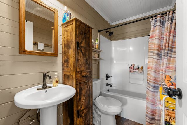 168 Mackin Rd, Linden, TN 37096