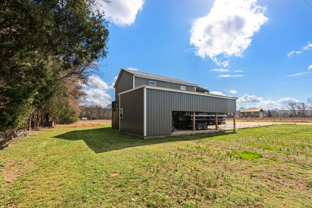 168 Mackin Rd, Linden, TN 37096