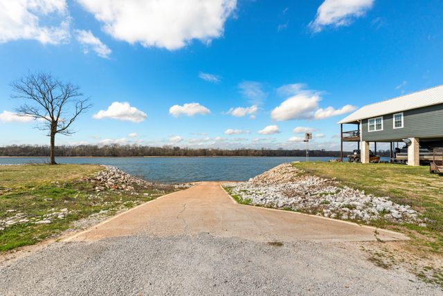 168 Mackin Rd, Linden, TN 37096