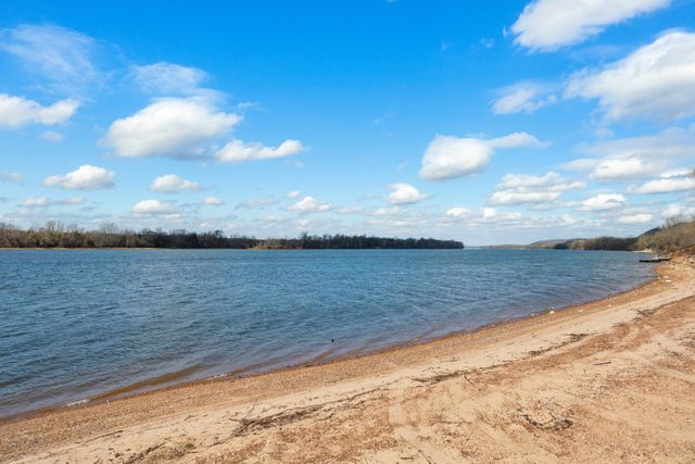 168 Mackin Rd, Linden, TN 37096