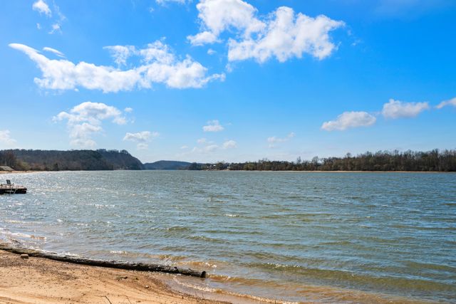 168 Mackin Rd, Linden, TN 37096