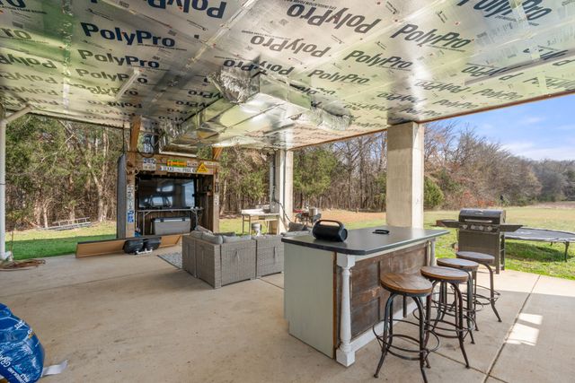 168 Mackin Rd, Linden, TN 37096