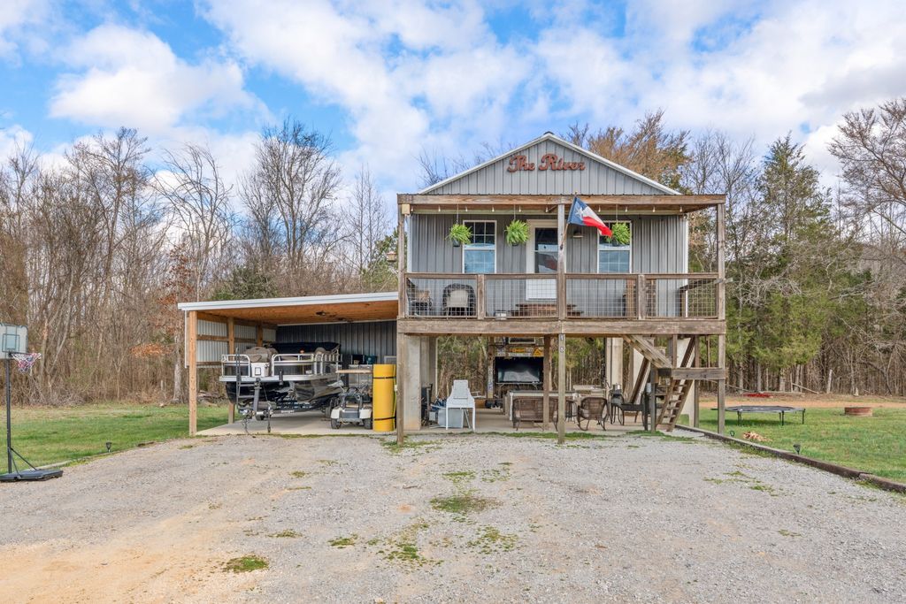 168 Mackin Rd, Linden, TN 37096