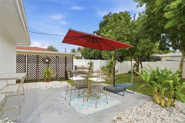 3511 Caloosa ST, Naples, FL 34112
