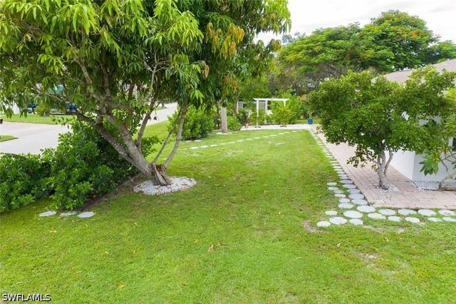 3511 Caloosa ST, Naples, FL 34112