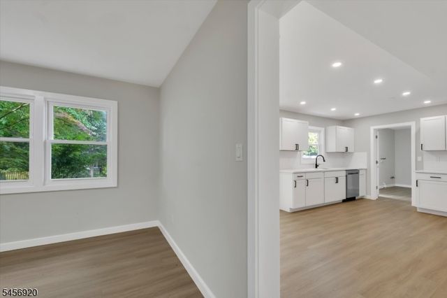 6 Mitchell Rd, Parsippany-troy Hills Twp., NJ 07054