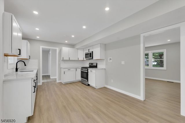 6 Mitchell Rd, Parsippany-troy Hills Twp., NJ 07054
