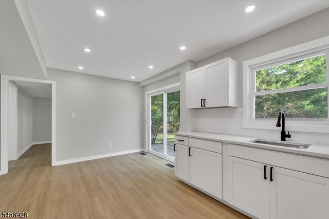 6 Mitchell Rd, Parsippany-troy Hills Twp., NJ 07054