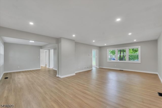 6 Mitchell Rd, Parsippany-troy Hills Twp., NJ 07054