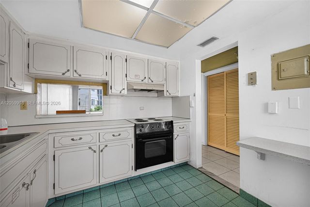 18555 NE 14th Ave 502, Miami, FL 33179