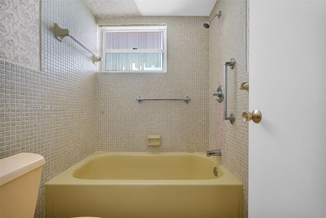 18555 NE 14th Ave 502, Miami, FL 33179
