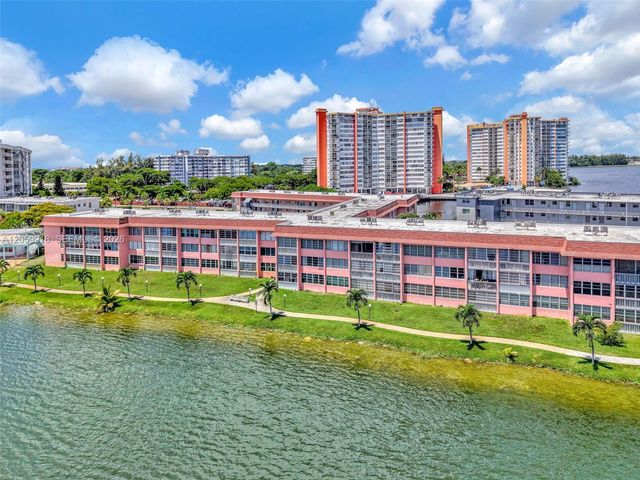 18555 NE 14th Ave 502, Miami, FL 33179