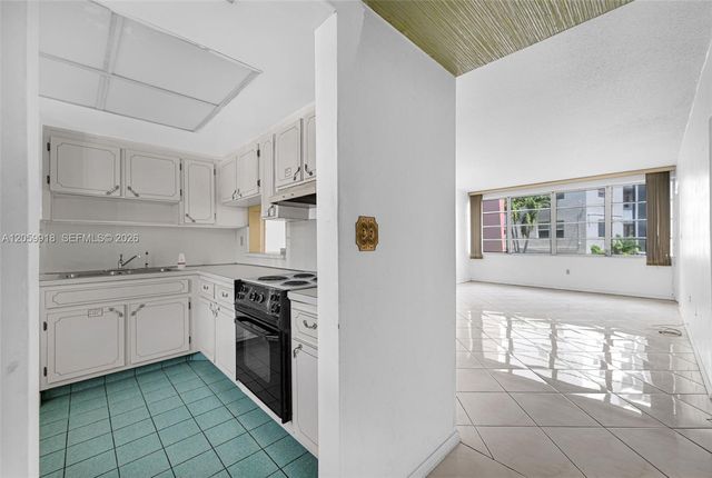 18555 NE 14th Ave 502, Miami, FL 33179