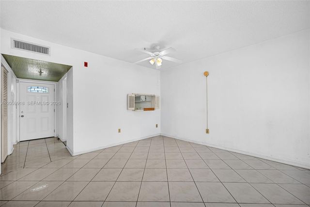 18555 NE 14th Ave 502, Miami, FL 33179
