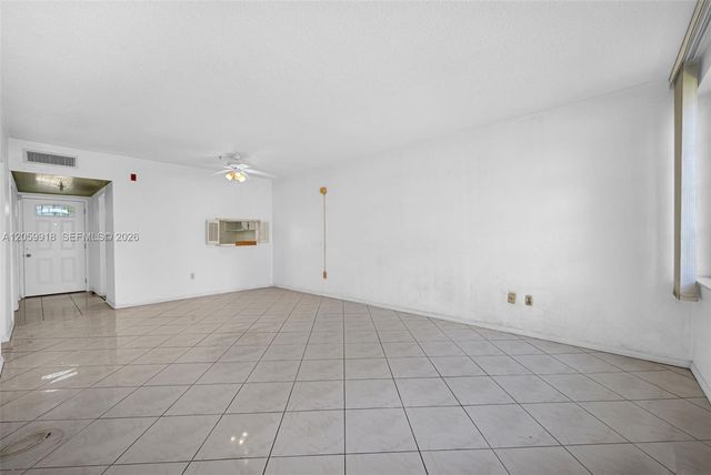 18555 NE 14th Ave 502, Miami, FL 33179