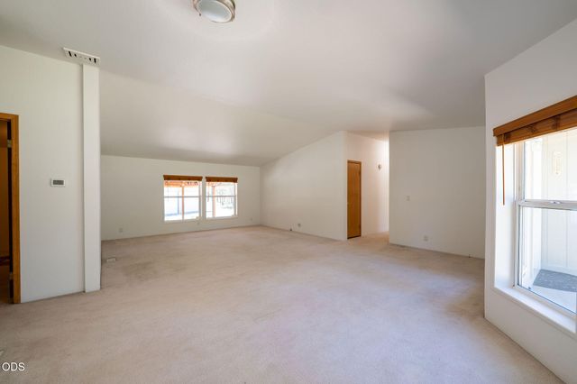 16115 Del Pino Drive, La Pine, OR 97739