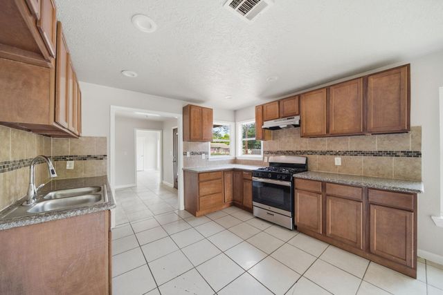 1102 Johnson Street, Pasadena, TX 77506