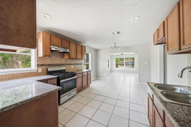 1102 Johnson Street, Pasadena, TX 77506