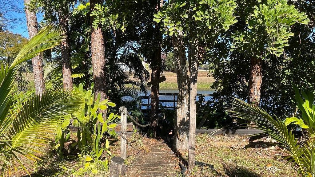 798 NW Selvitz Road, Port St. Lucie, FL 34983