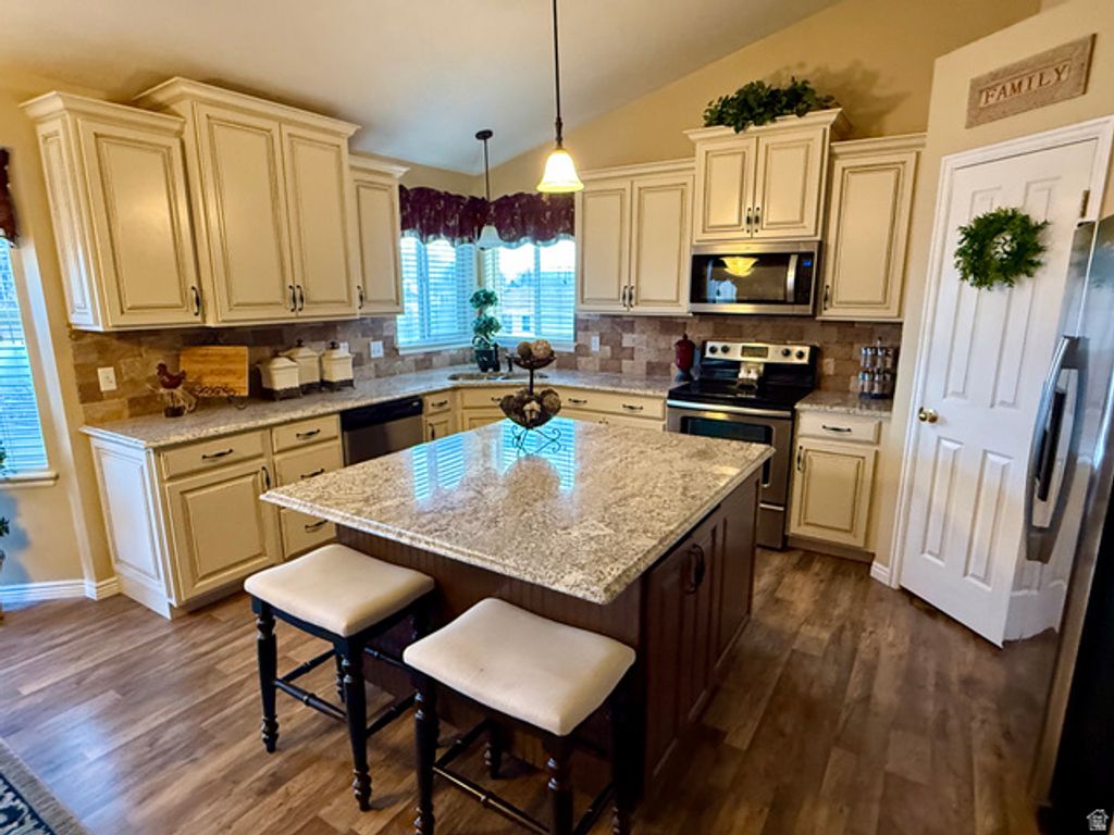 Image 2 of property listing at 12813 S KERI LYNN CT, Riverton, UT 84065