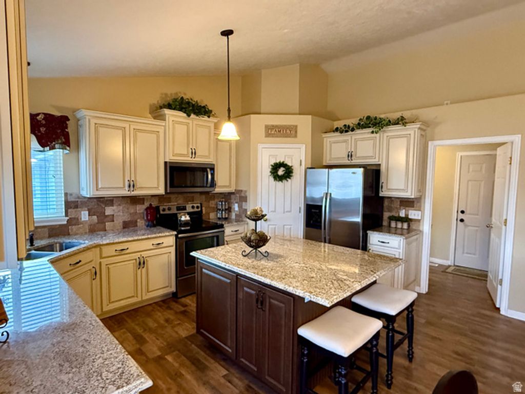 Image 3 of property listing at 12813 S KERI LYNN CT, Riverton, UT 84065
