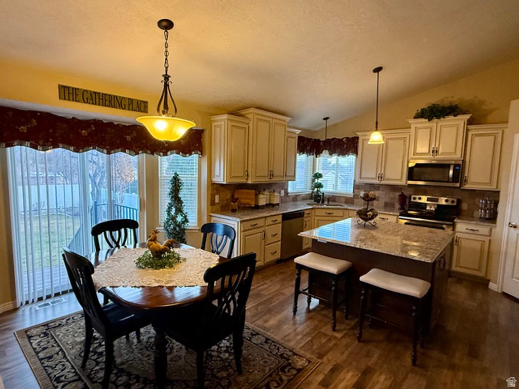 Image 6 of property listing at 12813 S KERI LYNN CT, Riverton, UT 84065