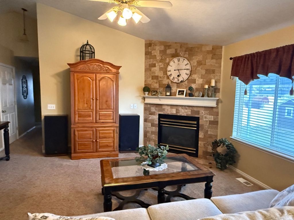 Image 9 of property listing at 12813 S KERI LYNN CT, Riverton, UT 84065
