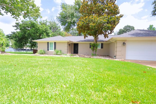 118 Guadalupe Drive, Gun Barrel City, TX 75156