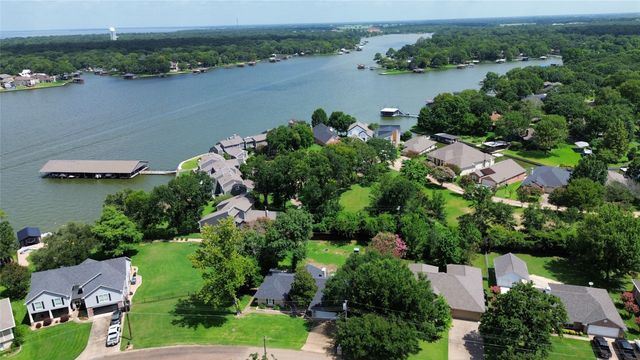 118 Guadalupe Drive, Gun Barrel City, TX 75156