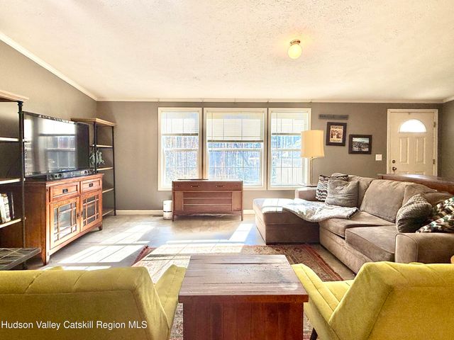 325 Route 25, Haines Falls, NY 12436