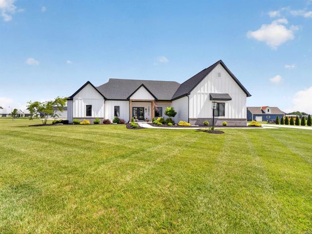 5895 Menza Drive, Auburn, IN 46706