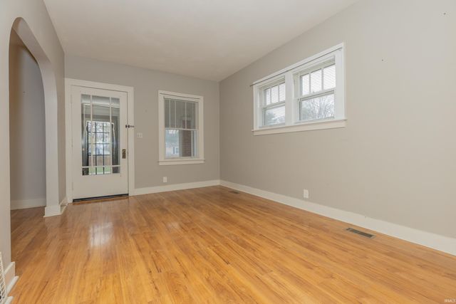 832 S Cullen Ave, Evansville, IN 47715