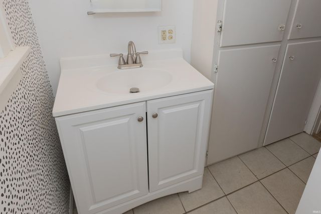 832 S Cullen Ave, Evansville, IN 47715