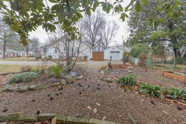 832 S Cullen Ave, Evansville, IN 47715