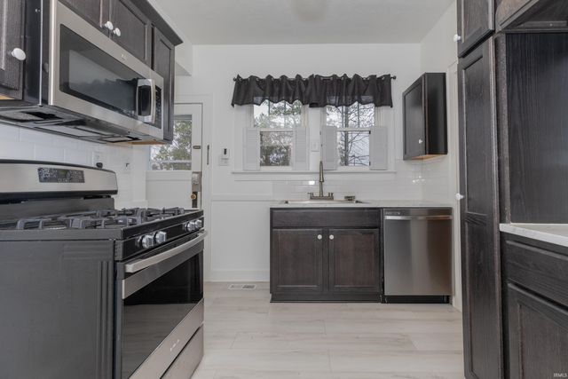 832 S Cullen Ave, Evansville, IN 47715