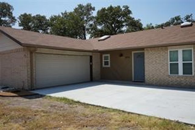 2416 Roosevelt Drive, Dalworthington Gardens, TX 76016