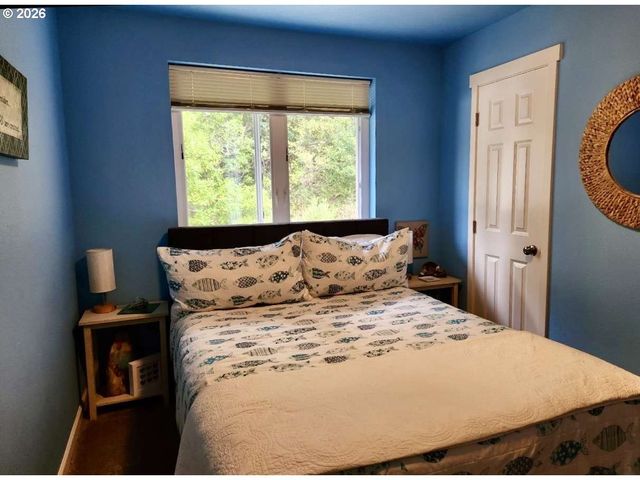 16319 Lower Harbor Rd, Brookings, OR 97415