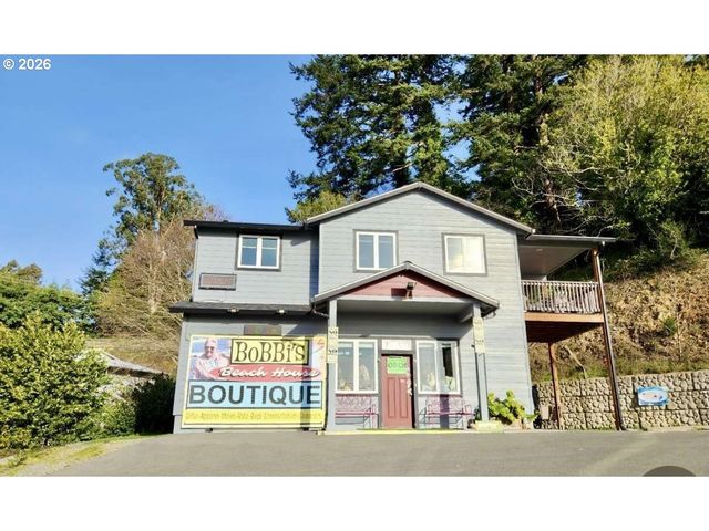 16319 Lower Harbor Rd, Brookings, OR 97415