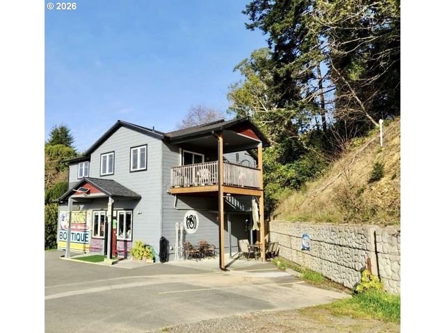 16319 Lower Harbor Rd, Brookings, OR 97415