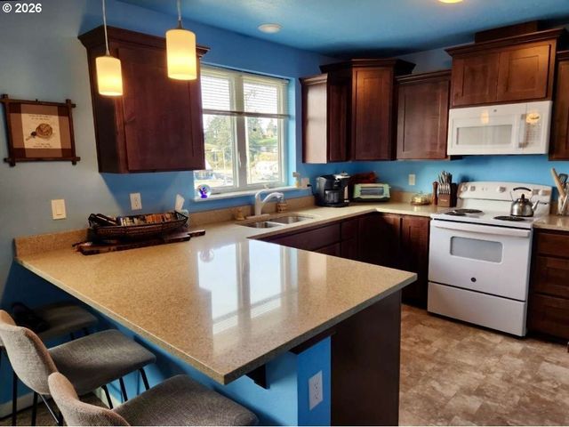 16319 Lower Harbor Rd, Brookings, OR 97415