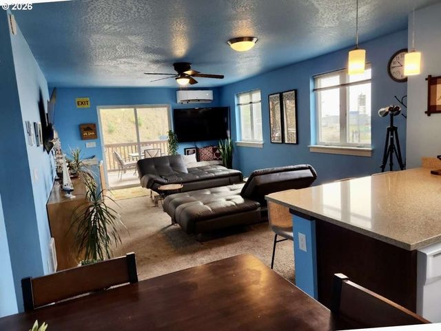 16319 Lower Harbor Rd, Brookings, OR 97415