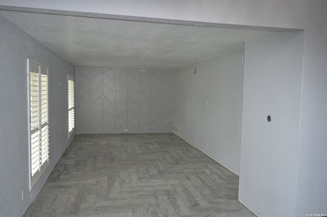 1003 FABULOUS DR, San Antonio, TX 78213