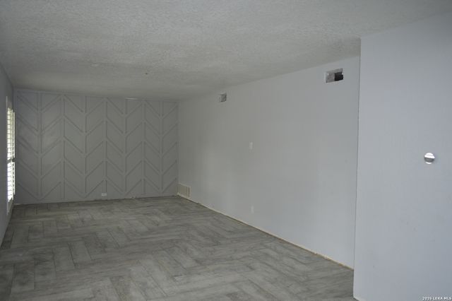 1003 FABULOUS DR, San Antonio, TX 78213